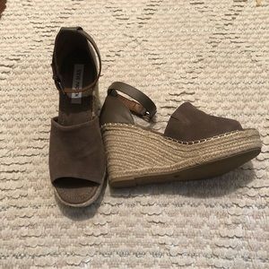 NWT Steve Madden Jaylen Wedges